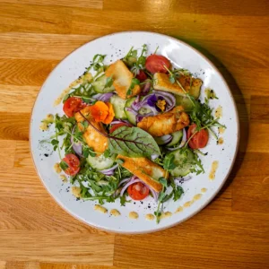 SAŁATKA Z HALLOUMI